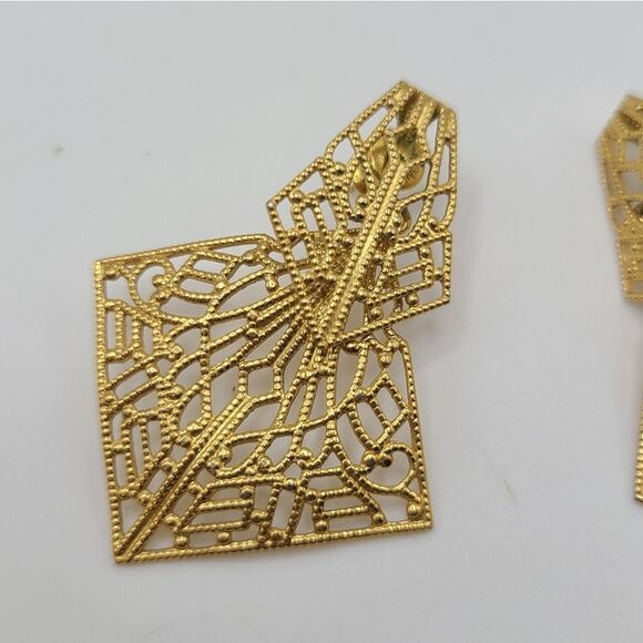 Filigris Earrings, Dangle, Pierced,  Gold Toned - Picture 4 of 5
